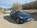 Hyundai Accent 2022 года за 8 700 000 тг. в Караганда – фото 2