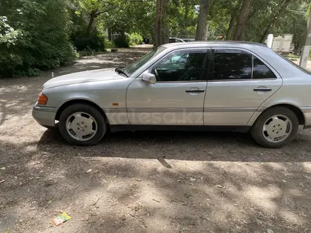 Mercedes-Benz C 180 1995 года за 1 900 000 тг. в Караганда – фото 3