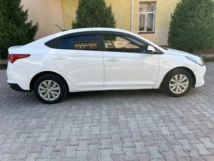 Hyundai Accent 2021 года за 7 400 000 тг. в Шымкент – фото 3