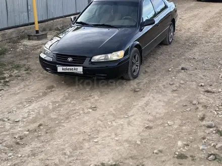 Toyota Camry 1998 года за 3 000 000 тг. в Жаркент – фото 2