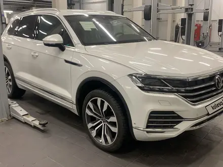 Volkswagen Touareg 2022 года за 34 000 000 тг. в Алматы