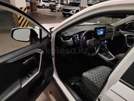 Toyota RAV4 2021 года за 13 500 000 тг. в Астана – фото 20