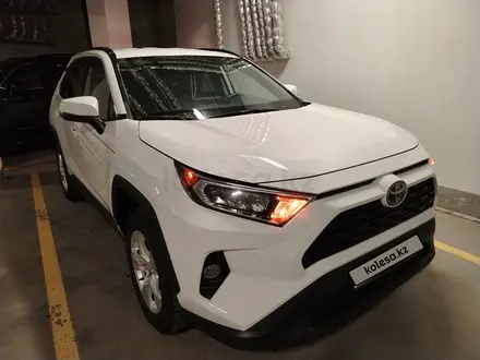 Toyota RAV4 2021 года за 13 500 000 тг. в Астана