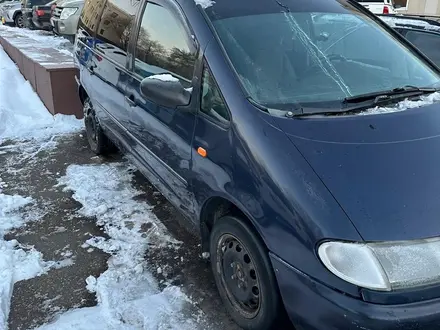 Volkswagen Sharan 1995 года за 1 500 000 тг. в Астана – фото 2