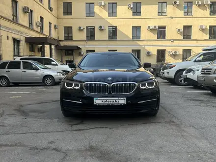 BMW 520 2017 года за 14 300 000 тг. в Алматы – фото 2