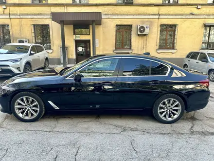 BMW 520 2017 года за 14 300 000 тг. в Алматы – фото 5