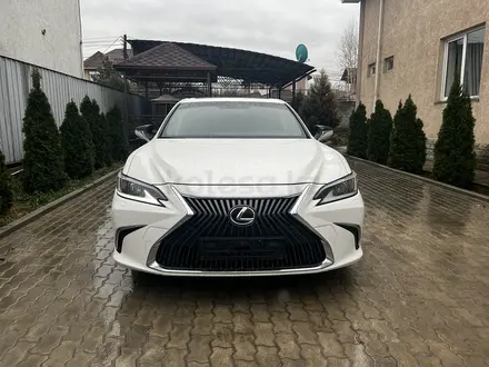 Lexus ES 250 2020 года за 20 500 000 тг. в Алматы – фото 2