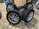 Диски с шинами 215/55R17for600 000 тг. в Атырау