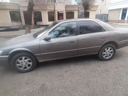 Toyota Camry 1998 года за 2 800 000 тг. в Талдыкорган – фото 2