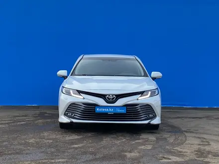 Toyota Camry 2018 года за 12 640 000 тг. в Алматы – фото 2