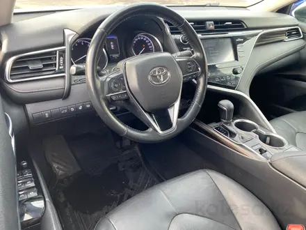 Toyota Camry 2018 года за 12 640 000 тг. в Алматы – фото 8