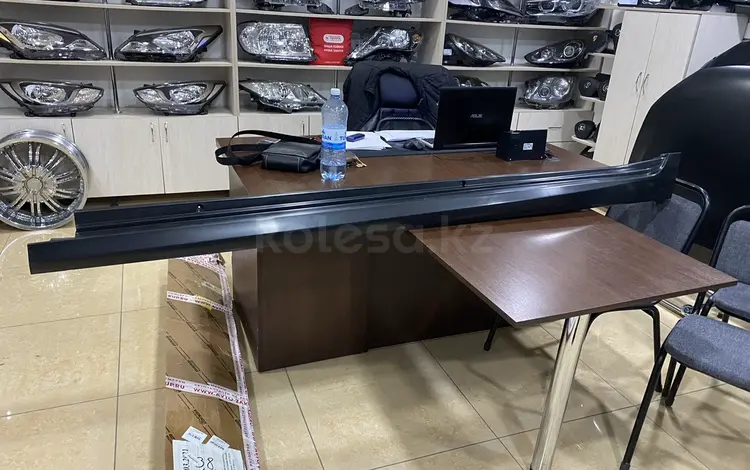 Накладка порога Toyota Camry 70 за 140 000 тг. в Костанай