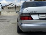 Mercedes-Benz E 220 1993 года за 2 400 000 тг. в Шымкент – фото 3