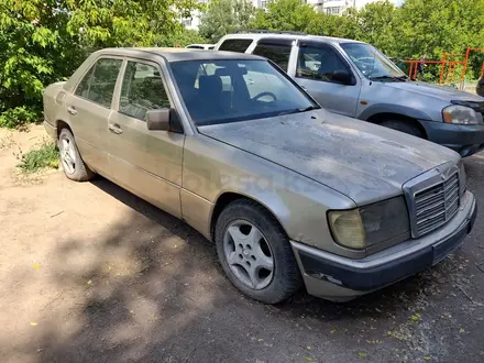 Mercedes-Benz E 260 1991 года за 600 000 тг. в Астана – фото 2