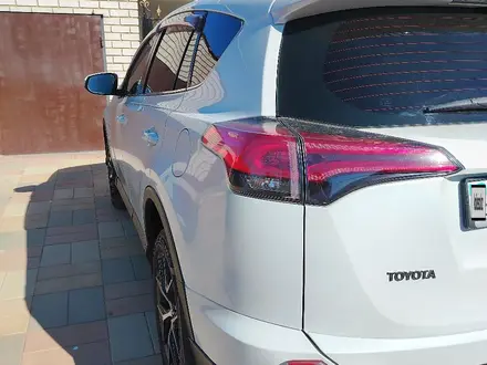 Toyota RAV4 2018 года за 12 700 000 тг. в Актобе – фото 6