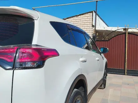 Toyota RAV4 2018 года за 12 700 000 тг. в Актобе – фото 7