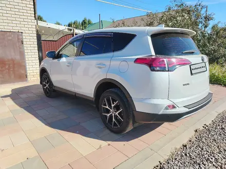 Toyota RAV4 2018 года за 12 700 000 тг. в Актобе – фото 8