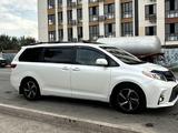 Toyota Sienna 2016 года за 14 300 000 тг. в Алматы