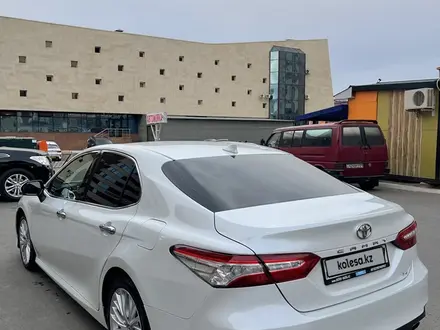 Toyota Camry 2018 года за 15 100 000 тг. в Астана – фото 3