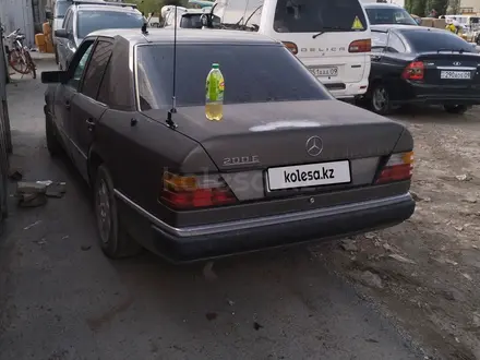 Mercedes-Benz E 200 1989 года за 1 500 000 тг. в Караганда – фото 3