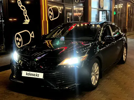 Toyota Camry 2018 года за 12 978 760 тг. в Алматы – фото 3