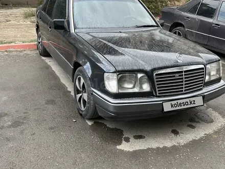 Mercedes-Benz E 220 1993 года за 2 600 000 тг. в Сатпаев – фото 4