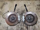Передние тормоза SRT BREMBO и ступицы Chrysler 300C SRT8 6.1 Суппорта SRT-8 за 300 000 тг. в Караганда