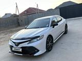 Toyota Camry 2020 года за 13 800 000 тг. в Шымкент – фото 2