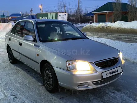 Hyundai Accent 2002 года за 1 600 000 тг. в Актобе – фото 2