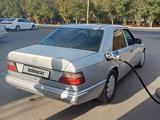 Mercedes-Benz E 220 1993 годаүшін2 000 000 тг. в Тараз