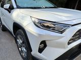 Toyota RAV4 2020 года за 14 900 000 тг. в Караганда – фото 3