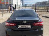 Toyota Camry 2018 годаүшін13 900 000 тг. в Астана – фото 2