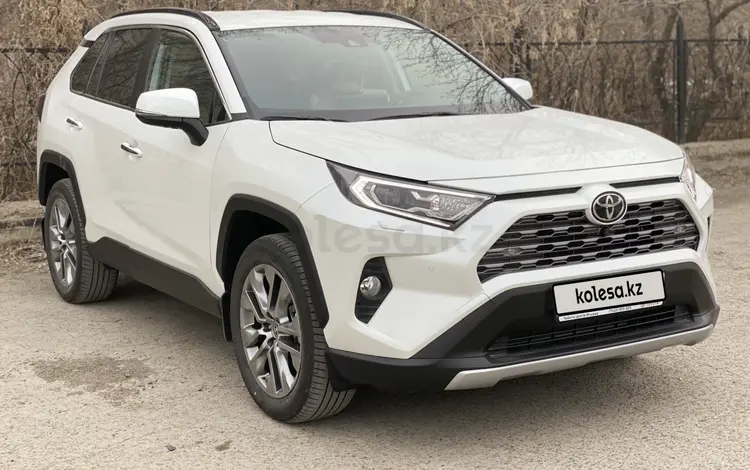 Toyota RAV4 2021 года за 14 500 000 тг. в Атырау
