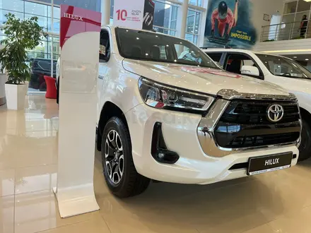 Toyota Hilux Prestige 2023 года за 26 880 000 тг. в Костанай
