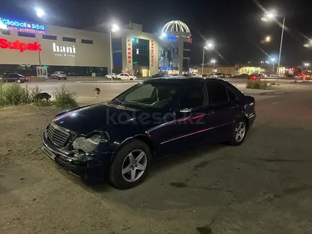 Mercedes-Benz C 200 2002 года за 2 350 000 тг. в Караганда – фото 5