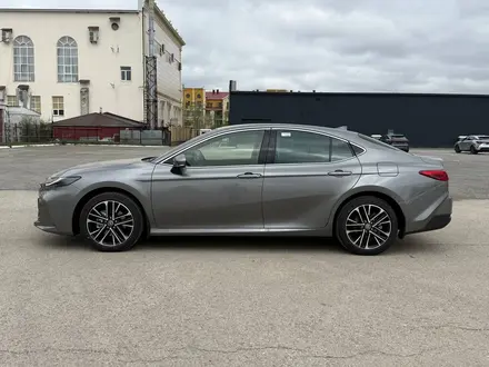 Toyota Camry Luxe eCVT 2026 года за 24 190 000 тг. в Актобе – фото 4