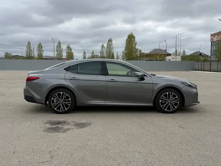 Toyota Camry Luxe eCVT 2026 года за 24 190 000 тг. в Актобе – фото 7