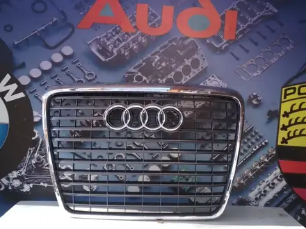 Решетка радиатора Audi A6 (C6) рестайлинг за 50 000 тг. в Алматы