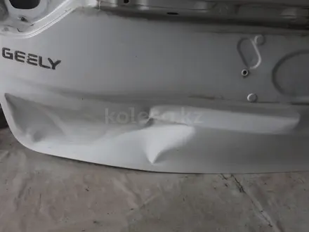 Крышка багажника GEELY COOLRAY за 80 000 тг. в Караганда – фото 2