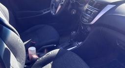 Hyundai Solaris 2015 года за 5 300 000 тг. в Уральск – фото 2