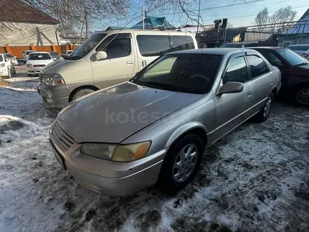 Toyota Camry 1998 года за 2 800 000 тг. в Алматы – фото 2