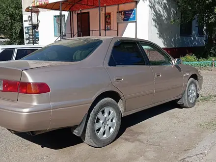 Toyota Camry 2000 года за 3 000 000 тг. в Семей – фото 3