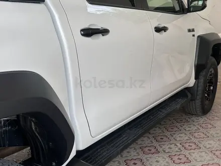 Toyota Hilux 2024 года за 26 000 000 тг. в Актау