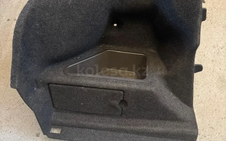 Обшивка багажника от БМВ Е60. за 12 000 тг. в Алматы
