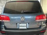 Volkswagen Touareg 2004 года за 4 999 999 тг. в Алматы – фото 2