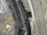 Бампер на бмв ф10 до рест, оригинал, в хорошем состоянии за 140 000 тг. в Алматы – фото 2