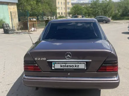 Mercedes-Benz E 220 1993 года за 2 600 000 тг. в Караганда – фото 23