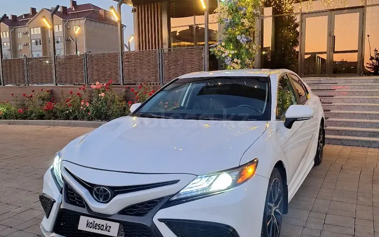 Toyota Camry 2020 года за 7 800 000 тг. в Актобе