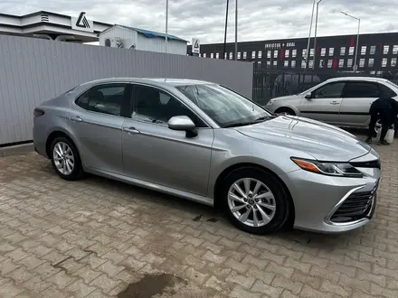 Toyota Camry 2021 года за 10 000 000 тг. в Уральск – фото 4