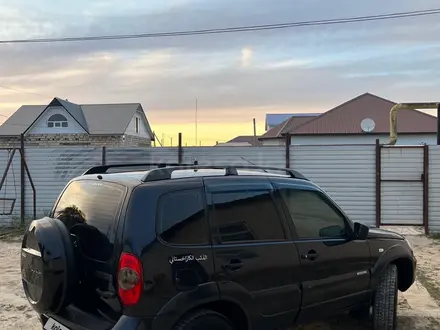 Chevrolet Niva 2015 года за 4 000 000 тг. в Атырау – фото 3